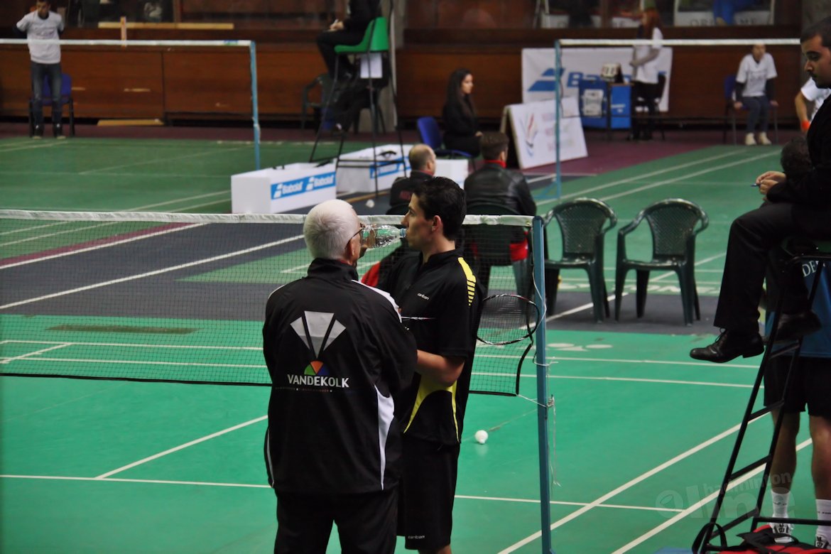 Bulgarian International vanaf de zijlijn Bulgarian International vanaf de zijlijn