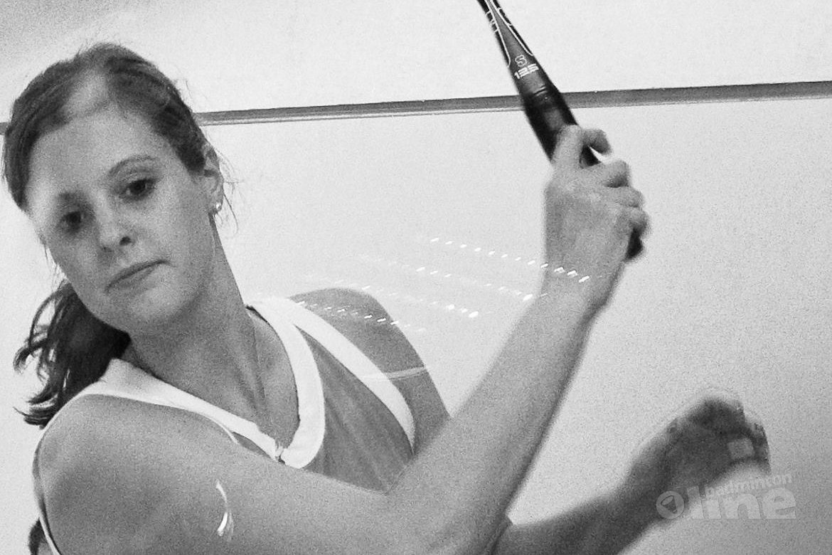 Tessa ter Sluis onderzoekt indoor sportschoenen Tessa ter Sluis onderzoekt indoor sportschoenen