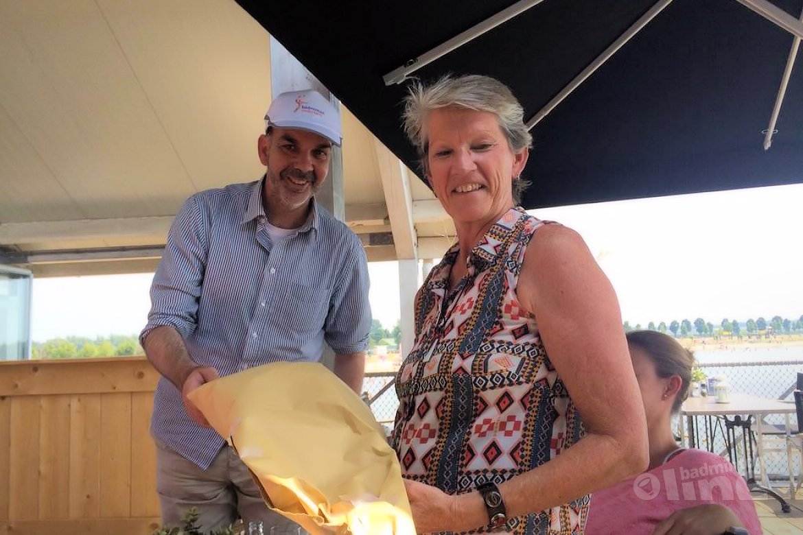 Karin van der Valk neemt afscheid van medewerkers bondsbureau Karin van der Valk neemt afscheid van medewerkers bondsbureau
