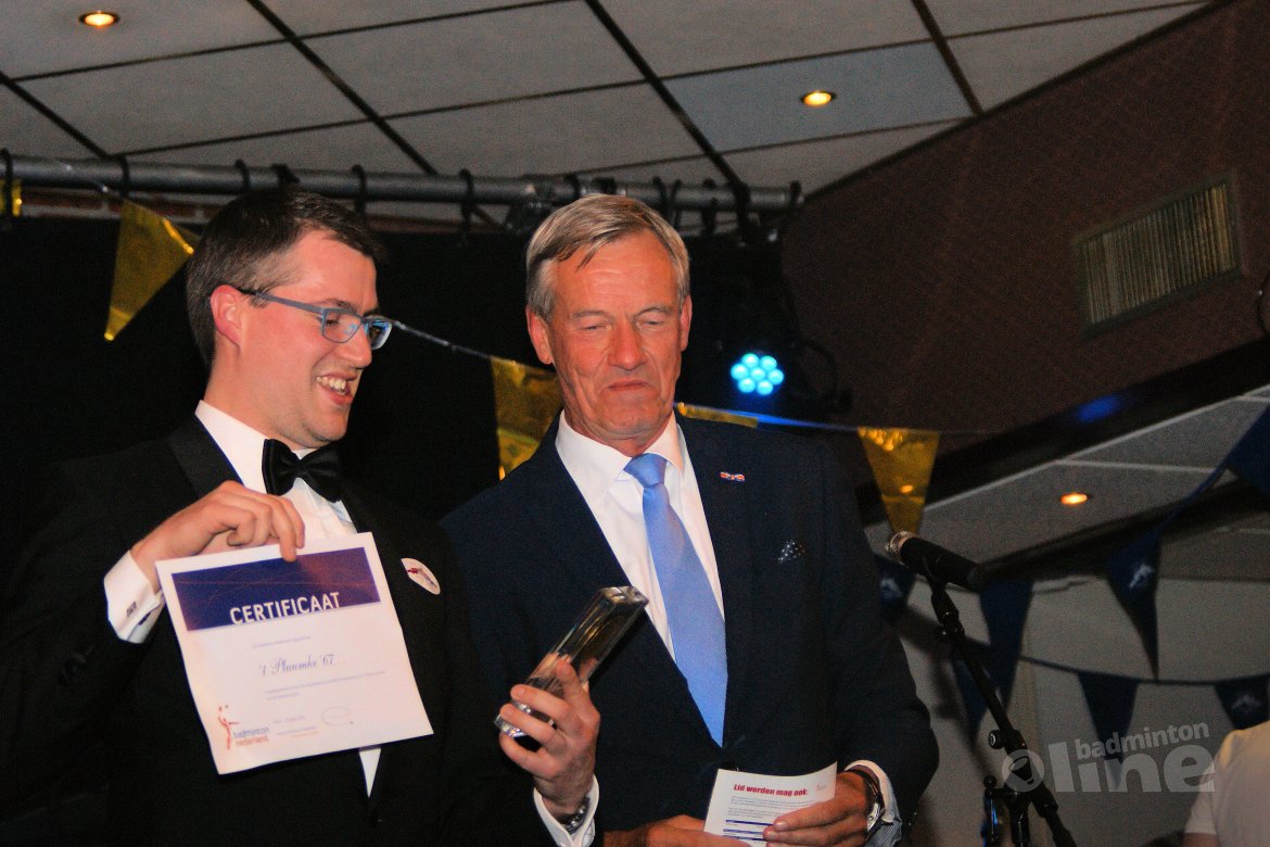 Winterwijkse club krijgt erepenning van Badminton Nederland Winterwijkse club krijgt erepenning van Badminton Nederland