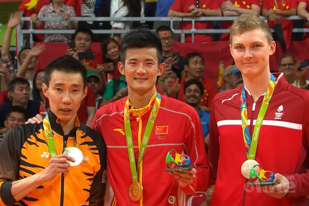 Goud voor badmintonner Chen Long in Olympische finale tegen Lee Chong Wei Goud voor badmintonner Chen Long in Olympische finale tegen Lee Chong Wei
