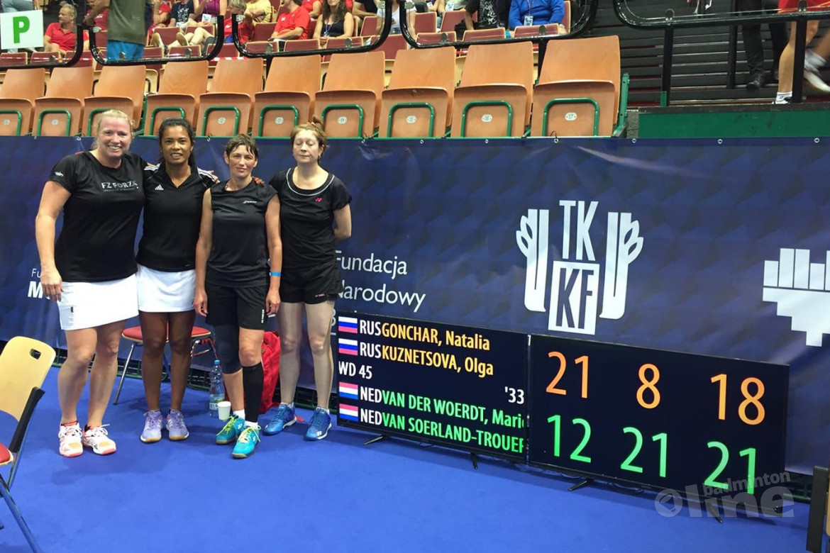 Georgy van Soerland-Trouerbach en Marielle van der Woerdt wereldkampioen veteranenbadminton WD45 Georgy van Soerland-Trouerbach en Marielle van der Woerdt wereldkampioen veteranenbadminton WD45